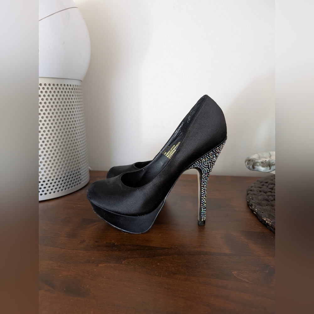 🍃BOGO FREE🍃 Steve Madden Satin Rhinestone Hells Size 7